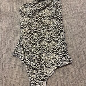 Patterned One-Shoulder Swimsuit